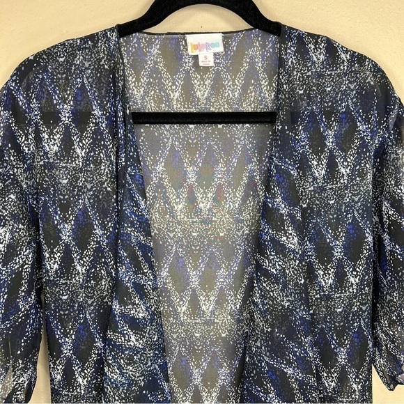 NEW SMALL LULAROE BLUE WHITE SHRUG SHAWL FRINGE ACCENT BOHEMIAN BOHO KIMONO - Picture 3 of 9